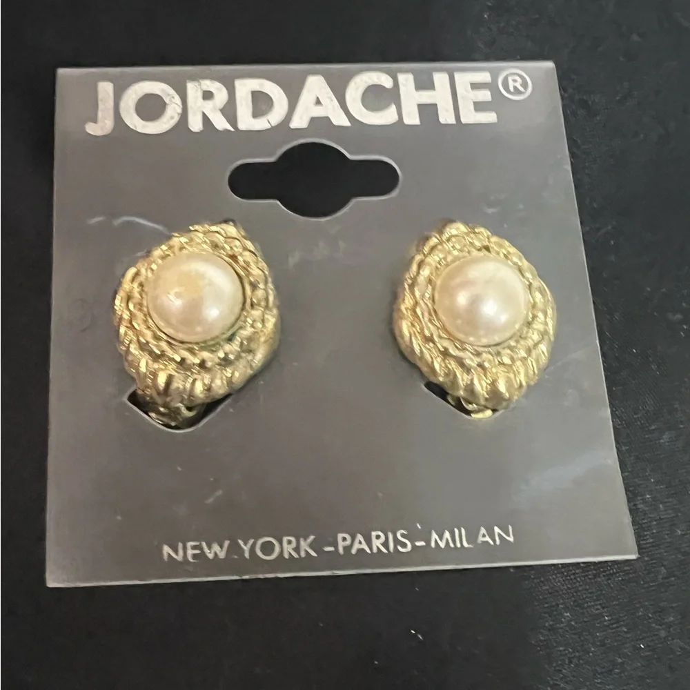 Jordache Faux‎  Pearl And Gold Clip-on Earrings Vintage